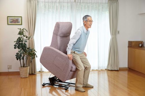 立ち上がり補助ができる椅子「リフトアップチェア400N」の画像