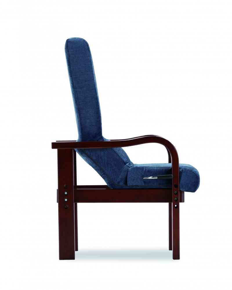 骨盤を立てて視線を上げる椅子「円背サポートチェア」の画像